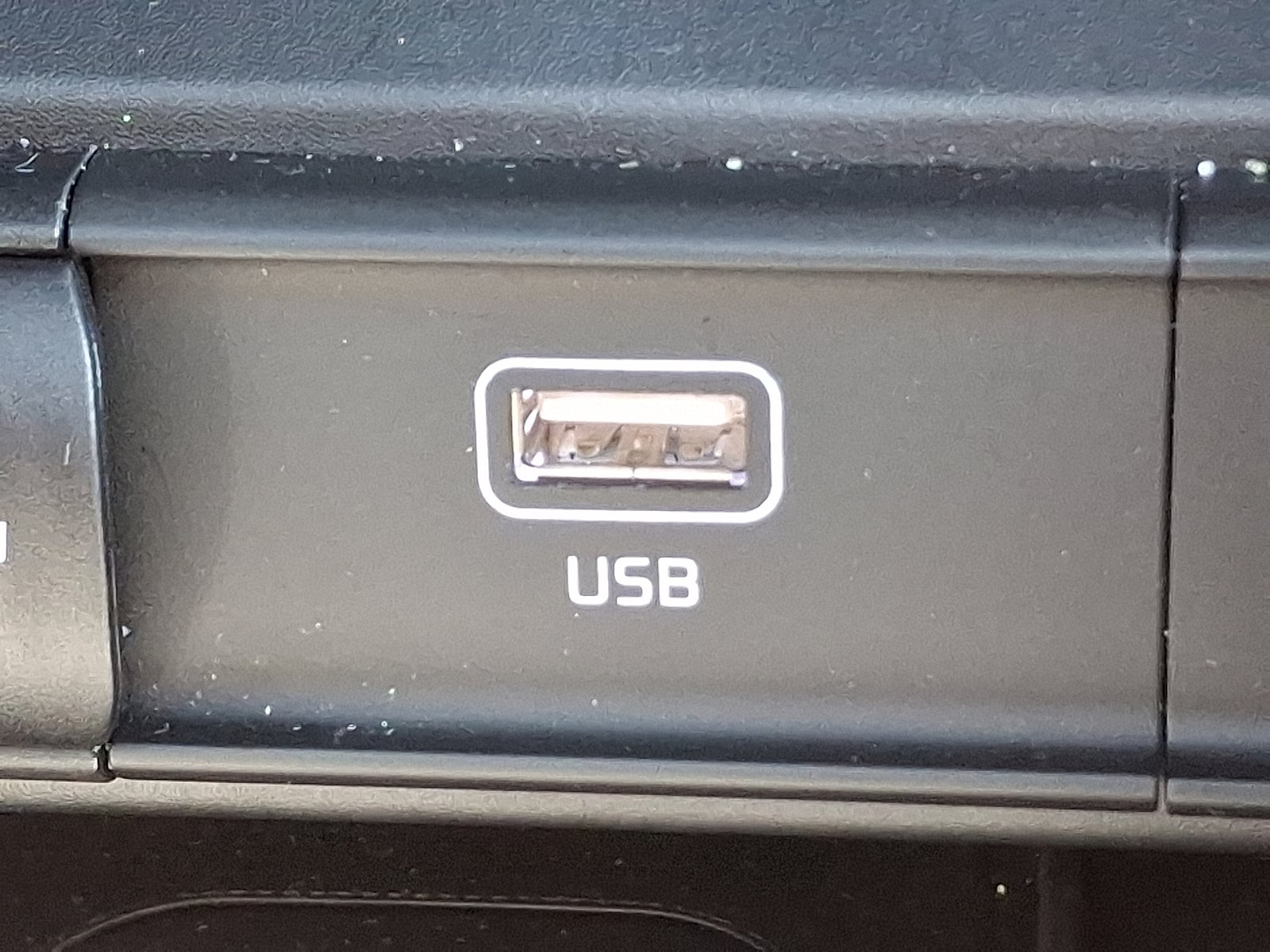 Vehicle image 33 of 49