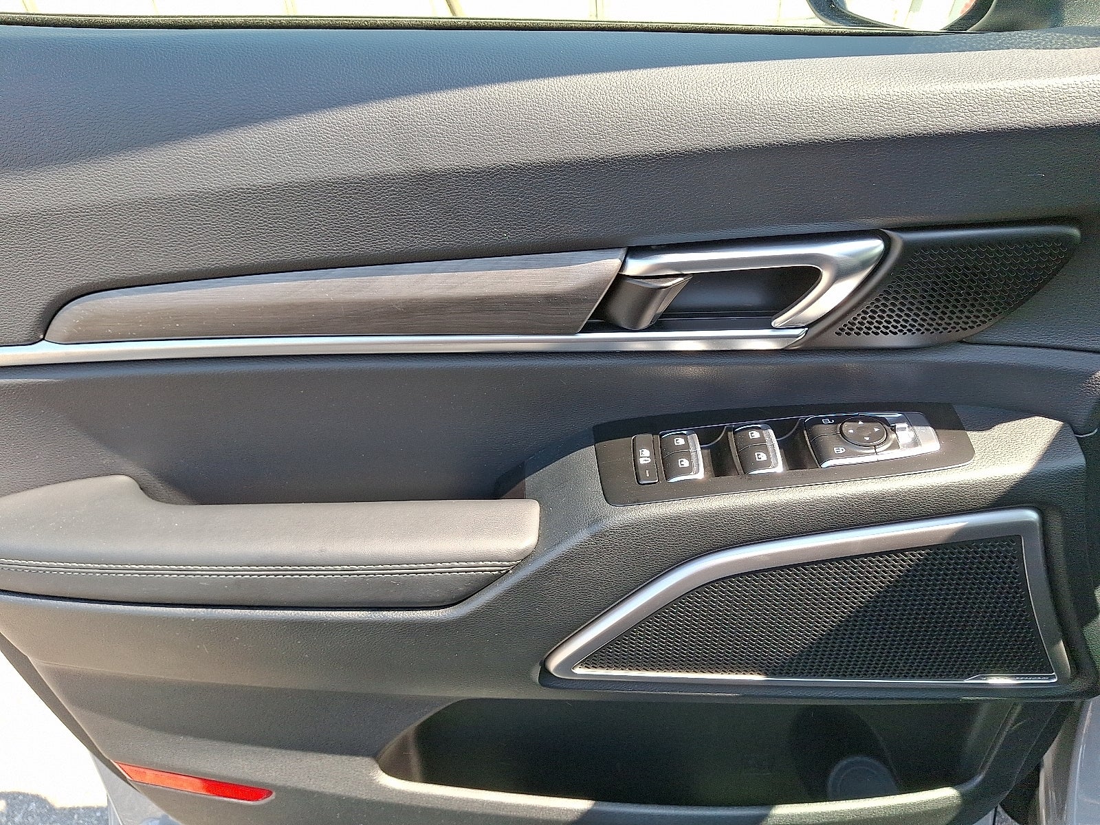 Vehicle image 25 of 49