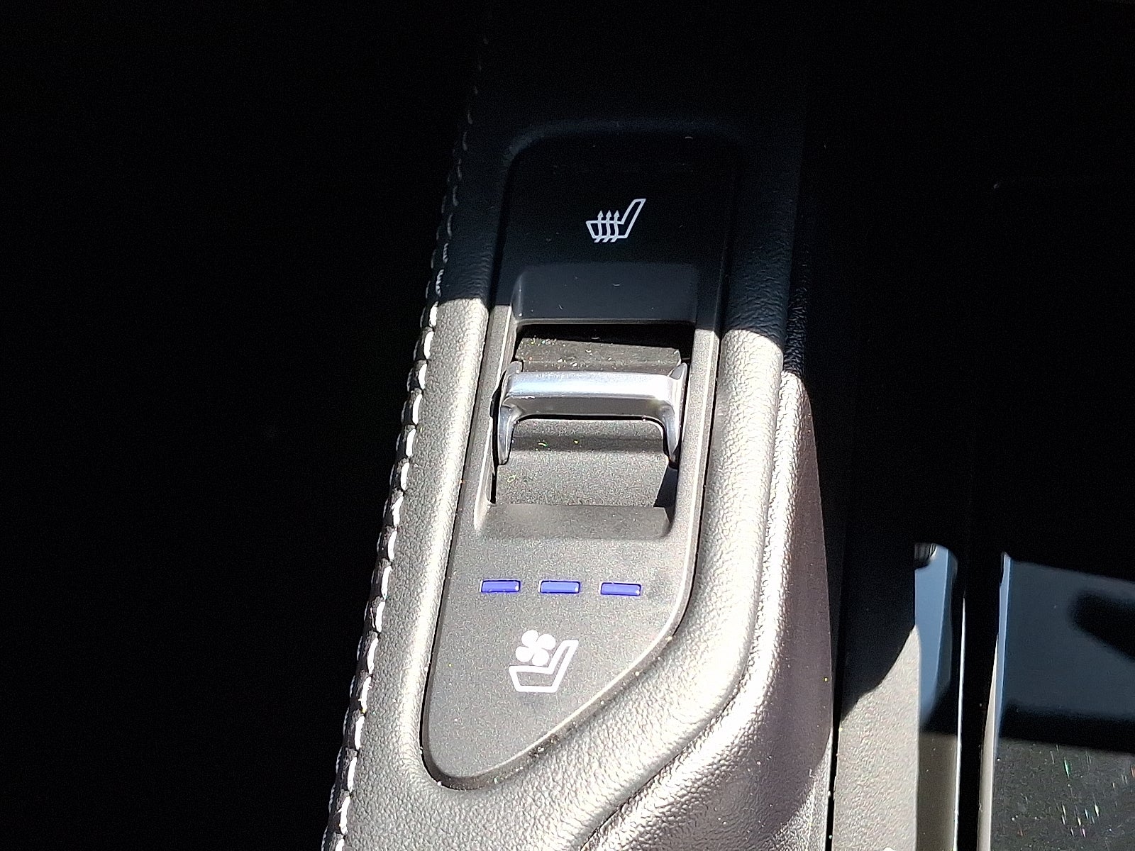 Vehicle image 28 of 49
