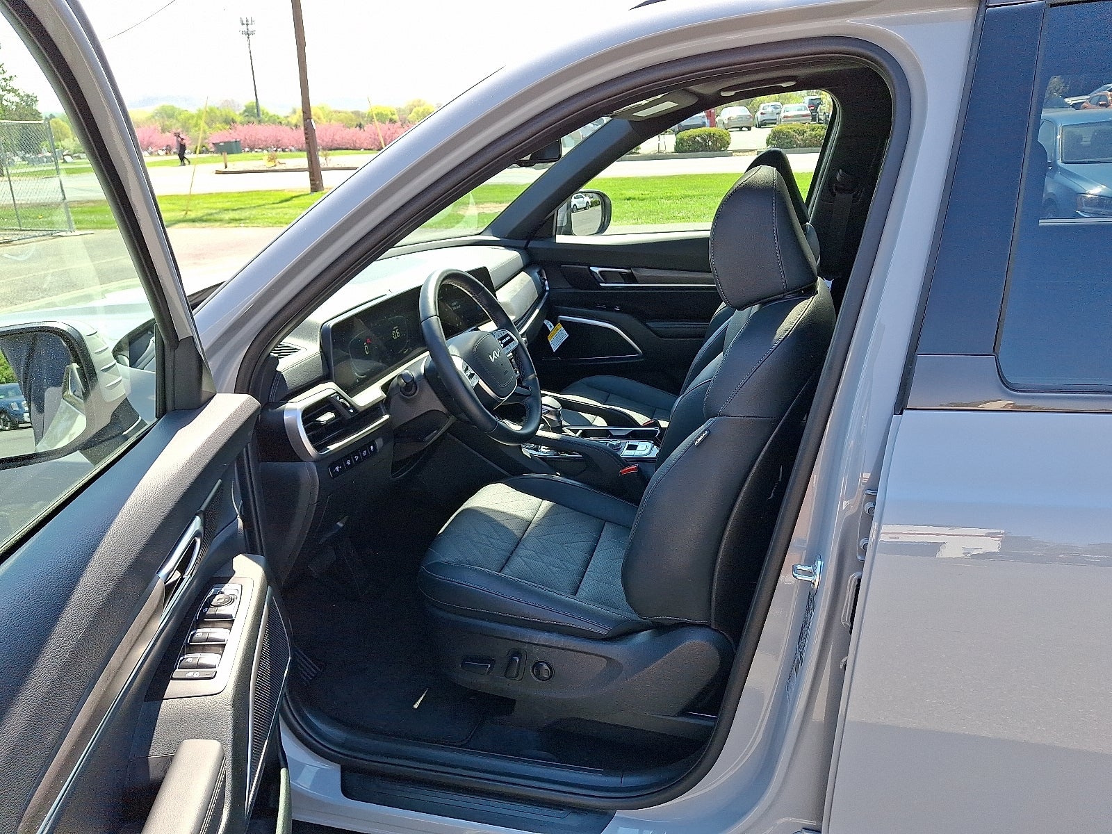 Vehicle image 36 of 49