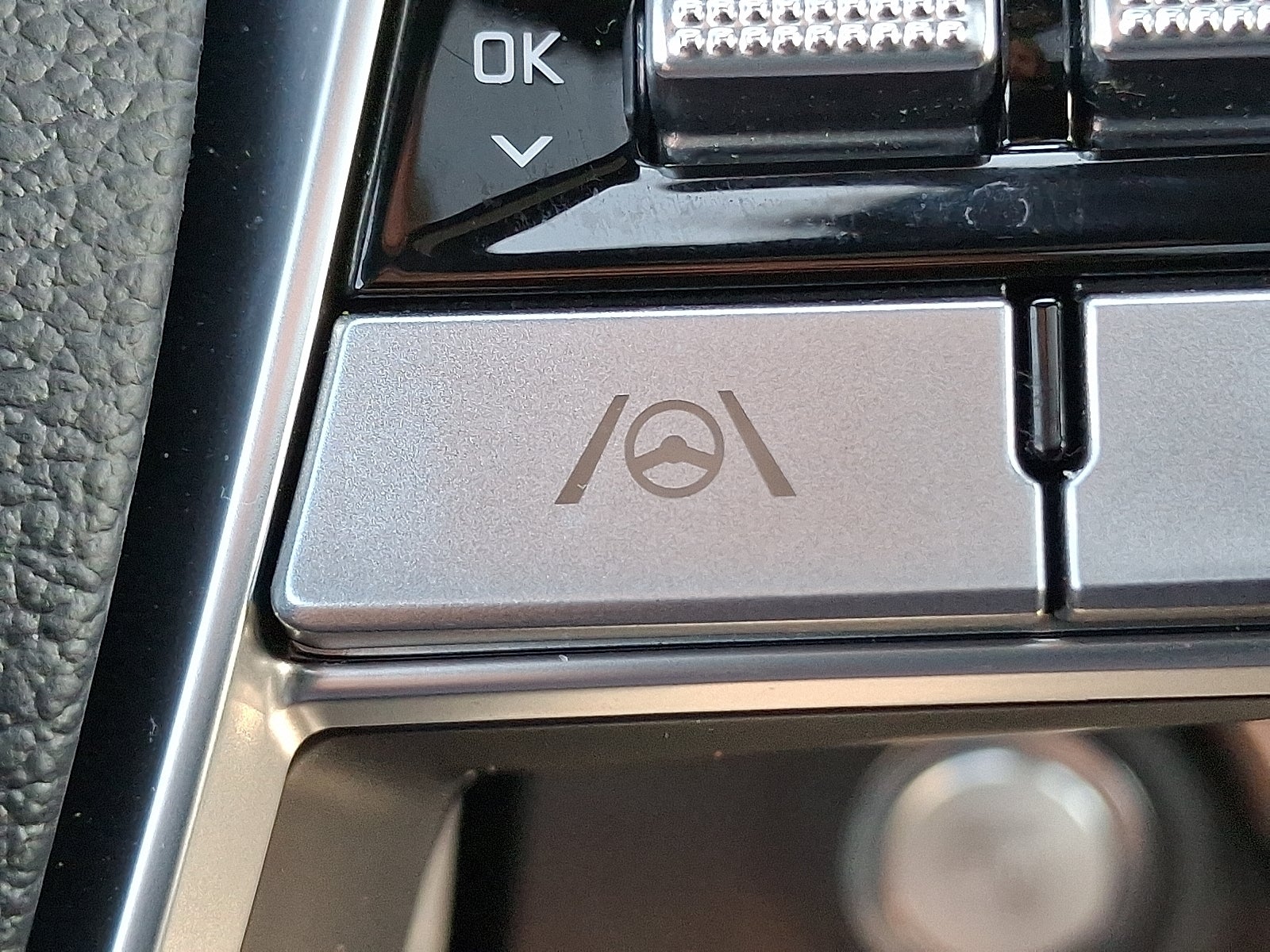 Vehicle image 26 of 49