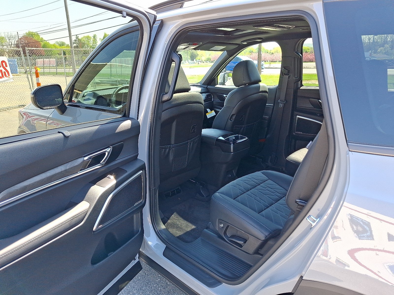 Vehicle image 16 of 49