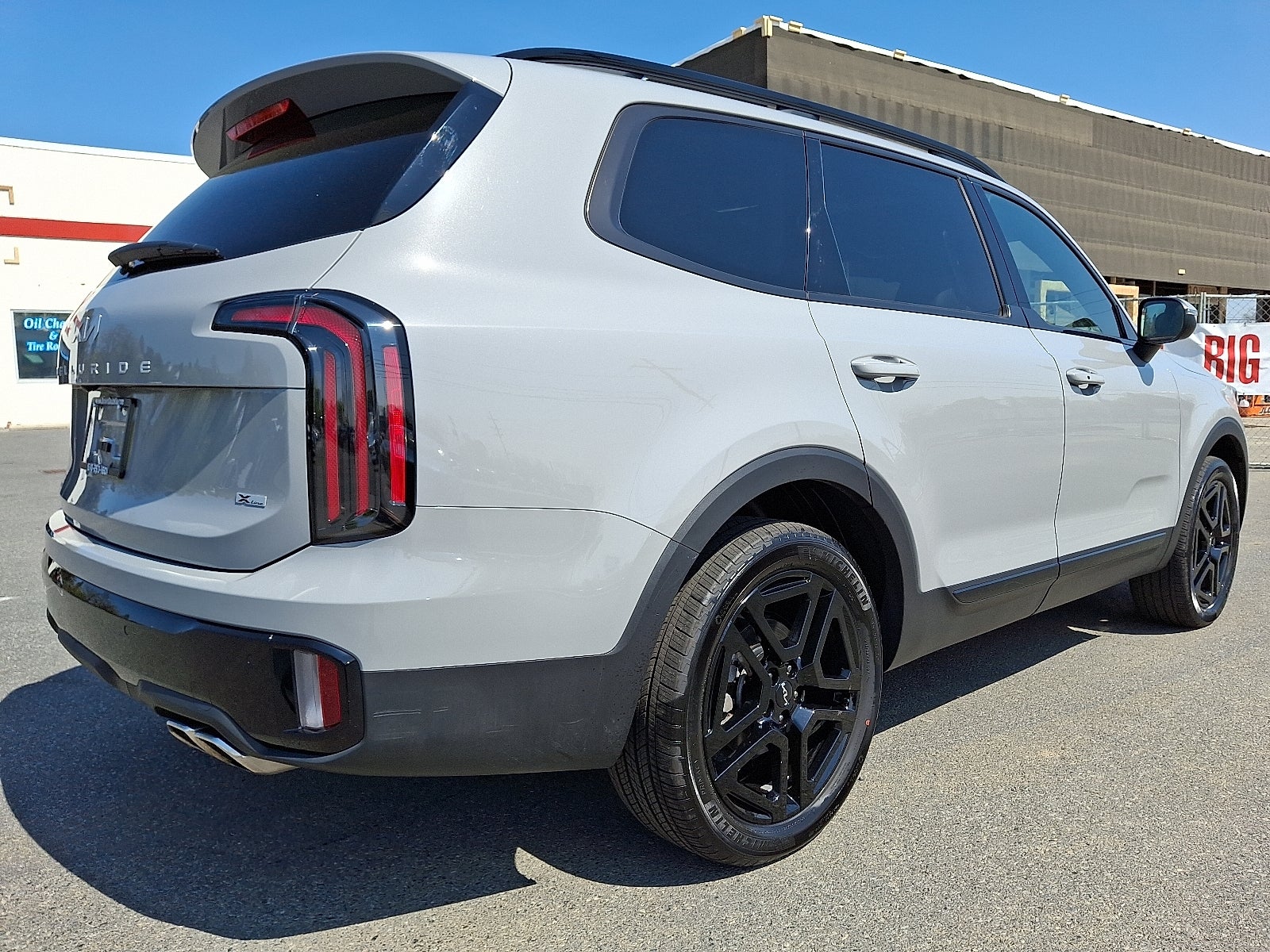 Vehicle image 7 of 49