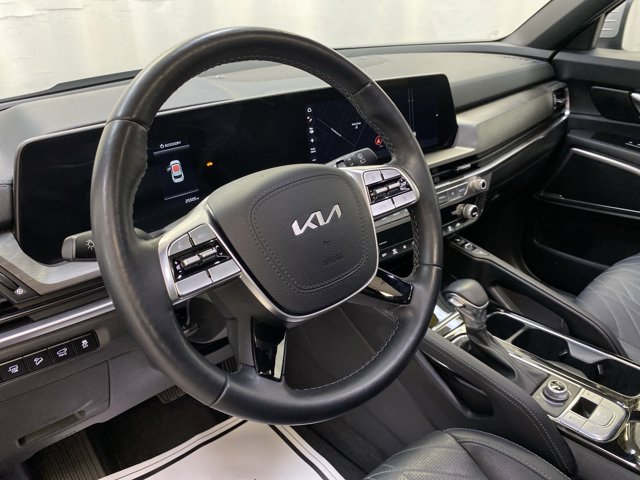 Vehicle image 24 of 33