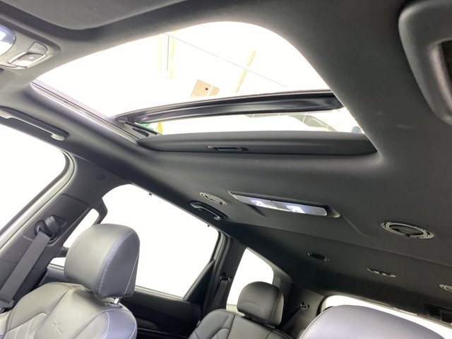 Vehicle image 21 of 33