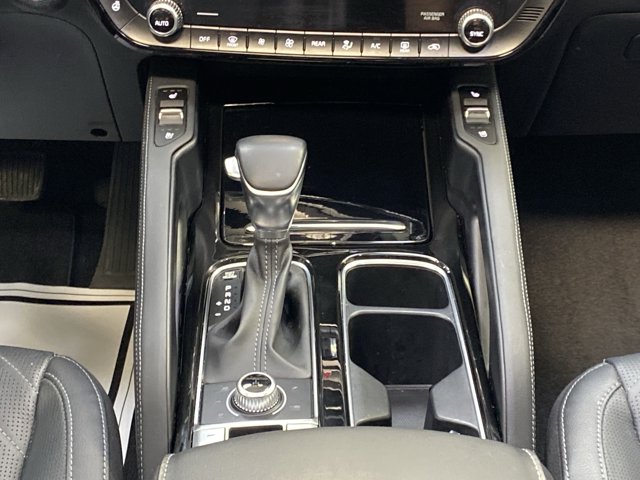 Vehicle image 23 of 33