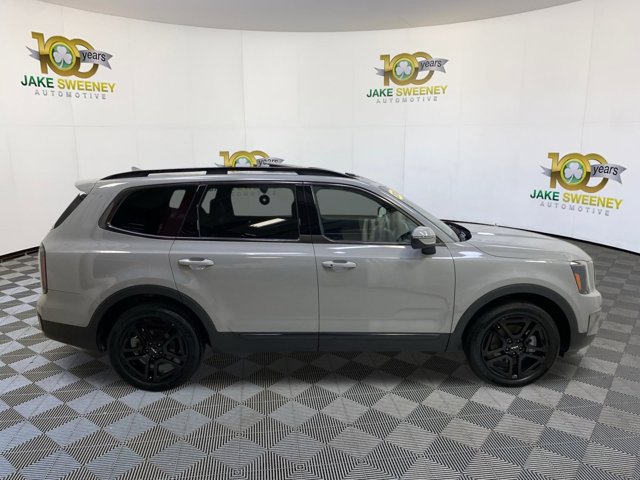 Vehicle image 4 of 33