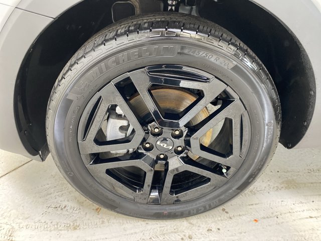 Vehicle image 31 of 33