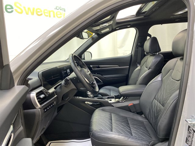 Vehicle image 9 of 33