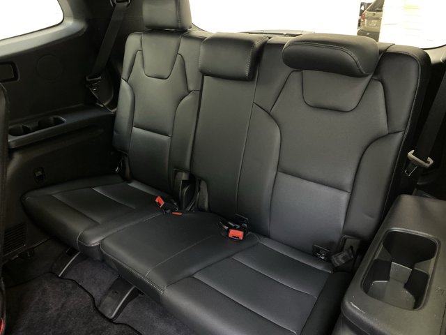 Vehicle image 27 of 33
