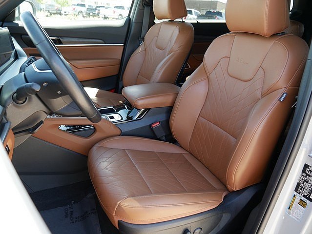 Vehicle image 13 of 63