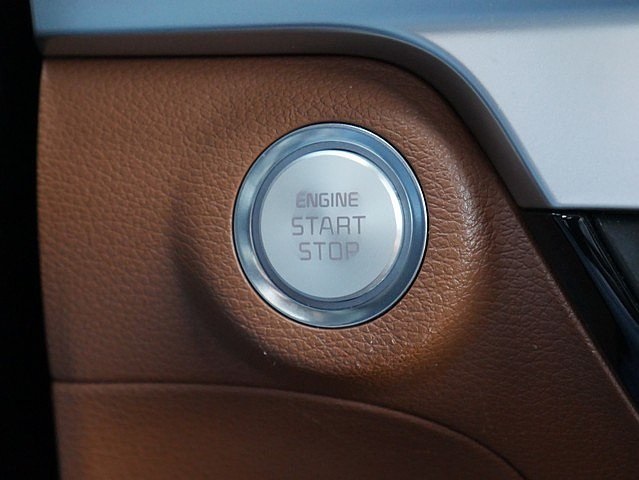 Vehicle image 32 of 63