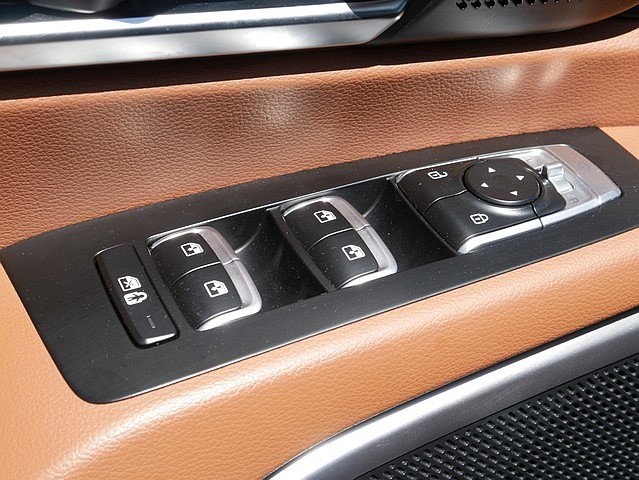 Vehicle image 25 of 63