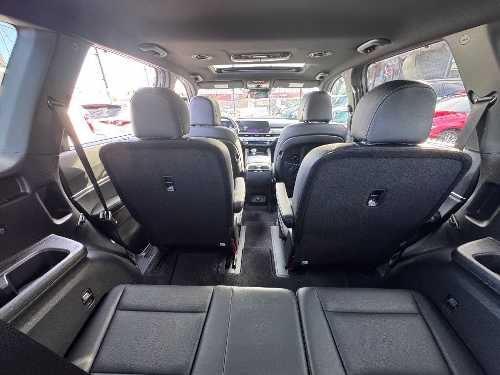 Vehicle image 9 of 31