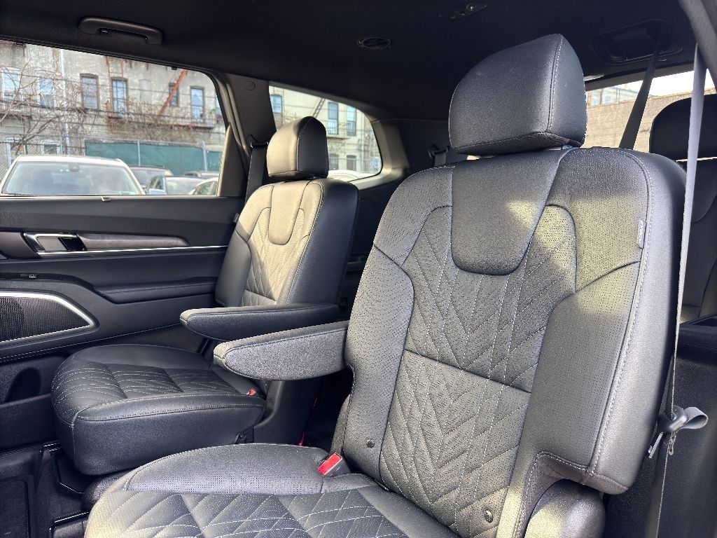 Vehicle image 24 of 31