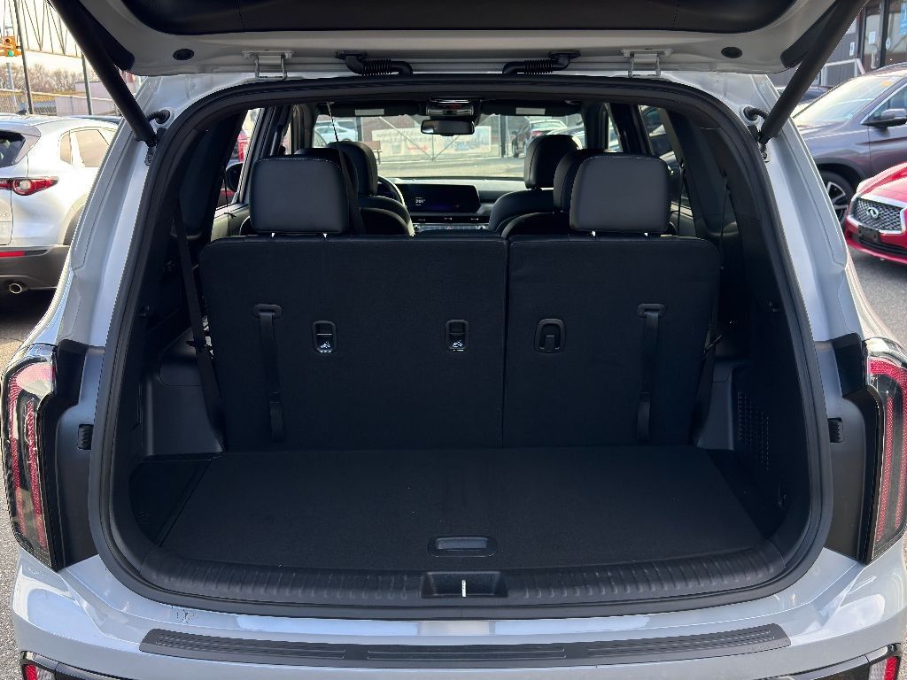Vehicle image 8 of 31