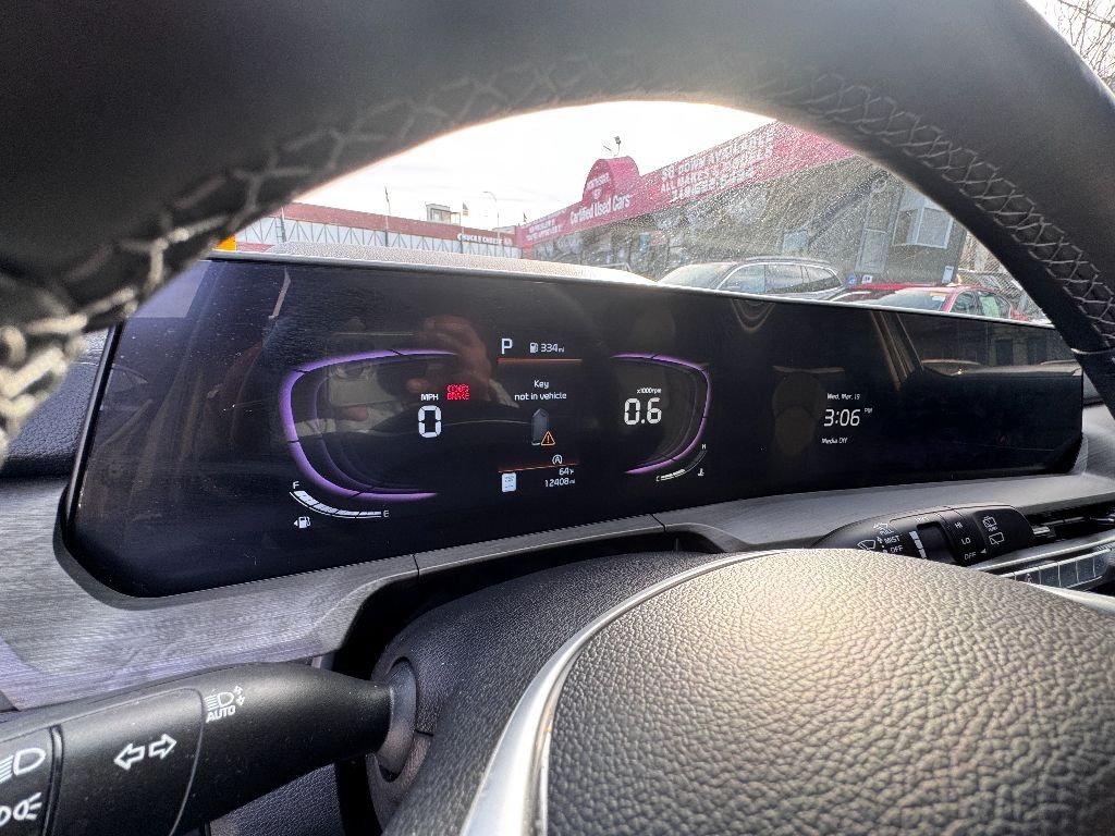 Vehicle image 19 of 31