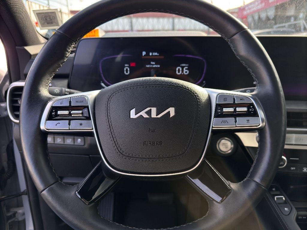 Vehicle image 18 of 31
