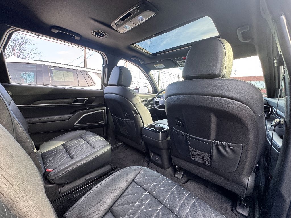 Vehicle image 29 of 31