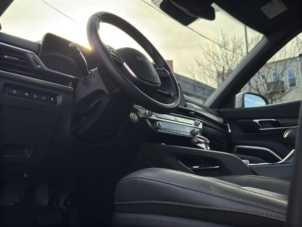 Vehicle image 16 of 31