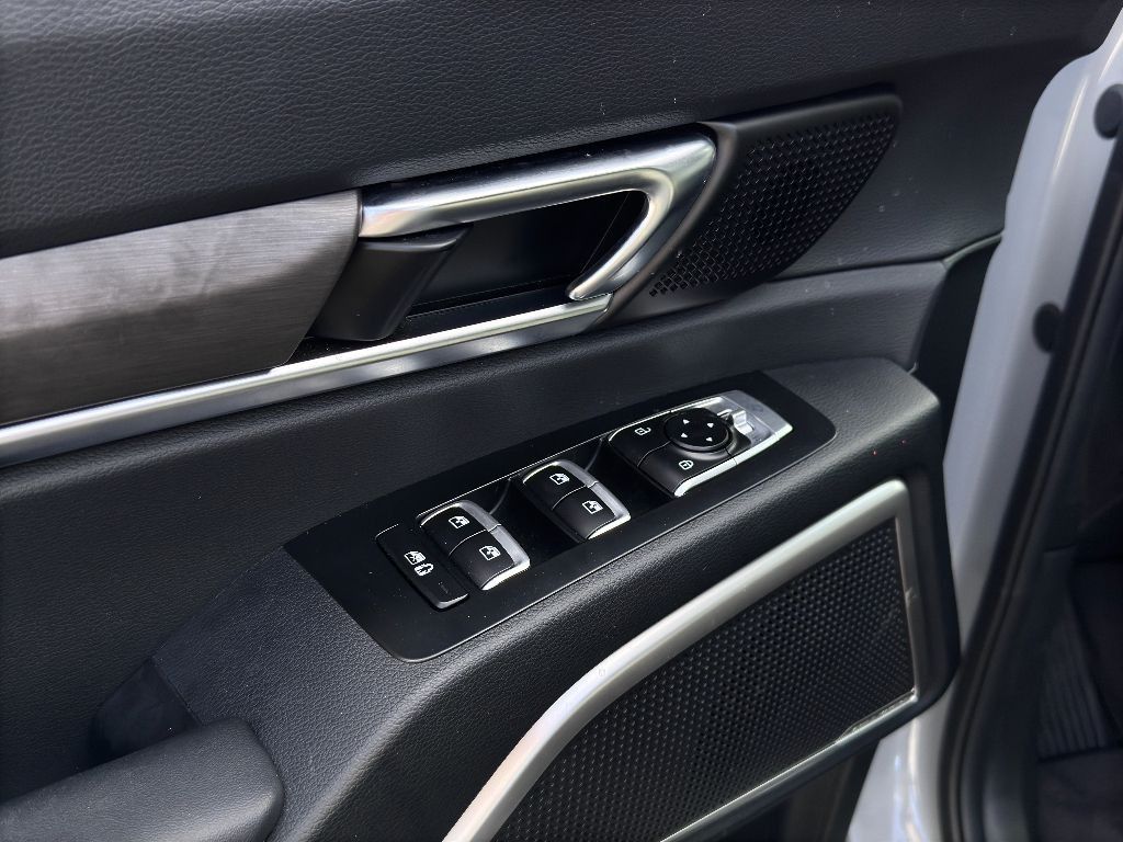 Vehicle image 15 of 31