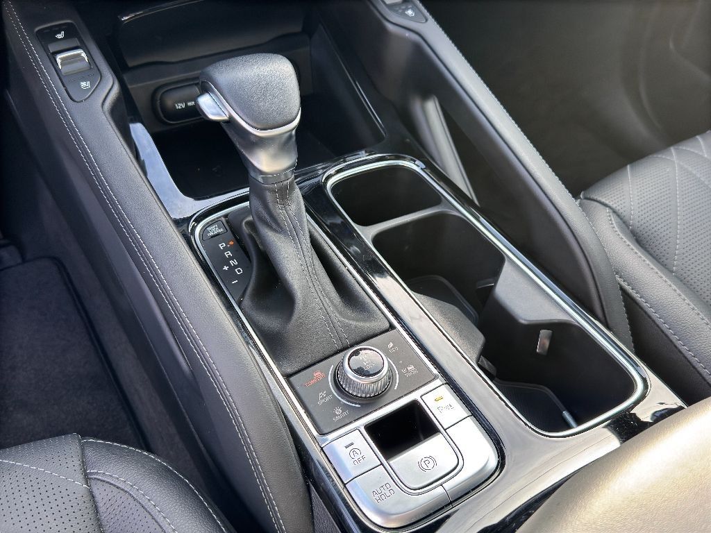 Vehicle image 21 of 31
