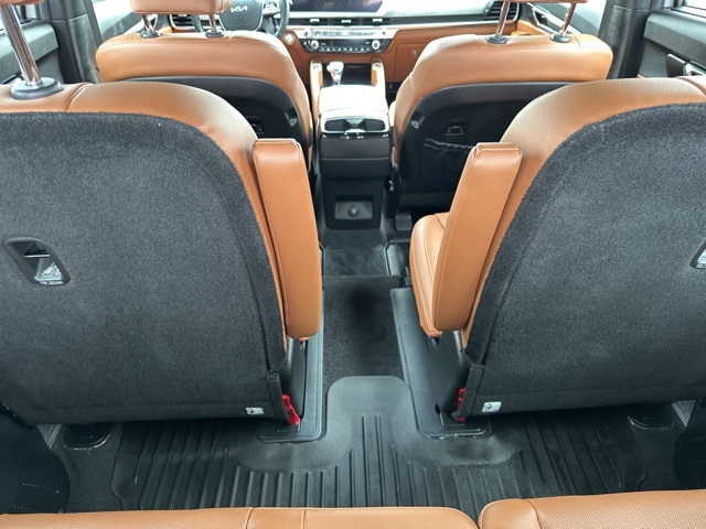 Vehicle image 8 of 10