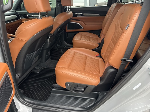 Vehicle image 9 of 10