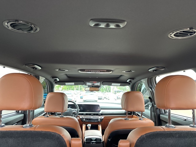Vehicle image 7 of 10