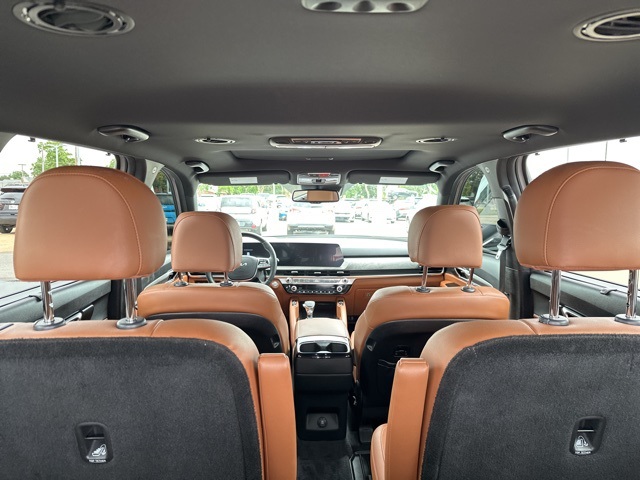 Vehicle image 6 of 10