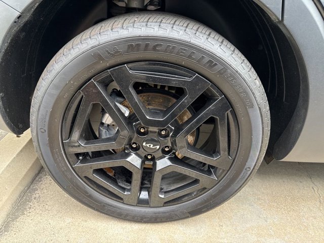 Vehicle image 5 of 17