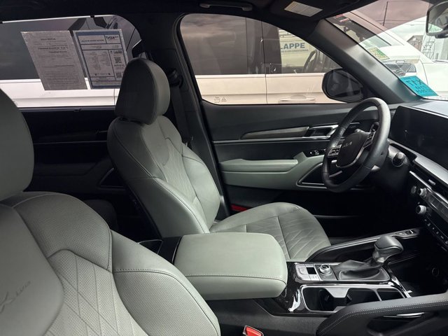 Vehicle image 7 of 17