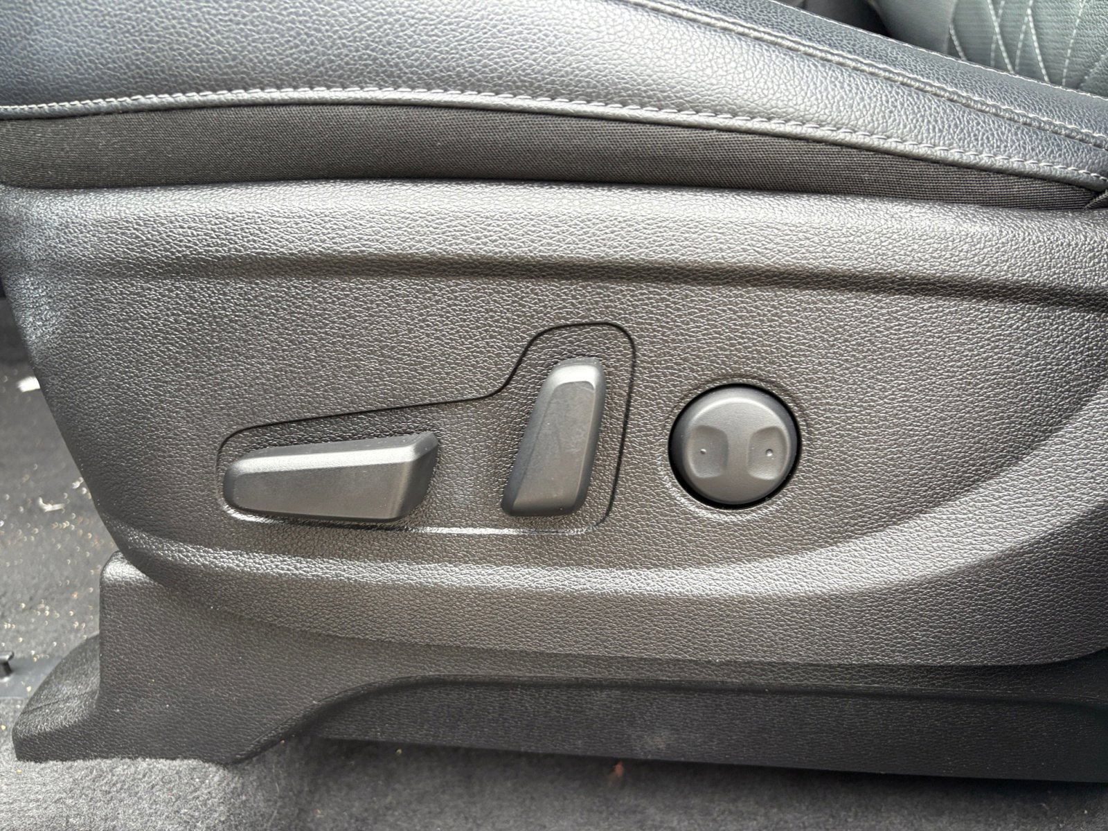 Vehicle image 46 of 48