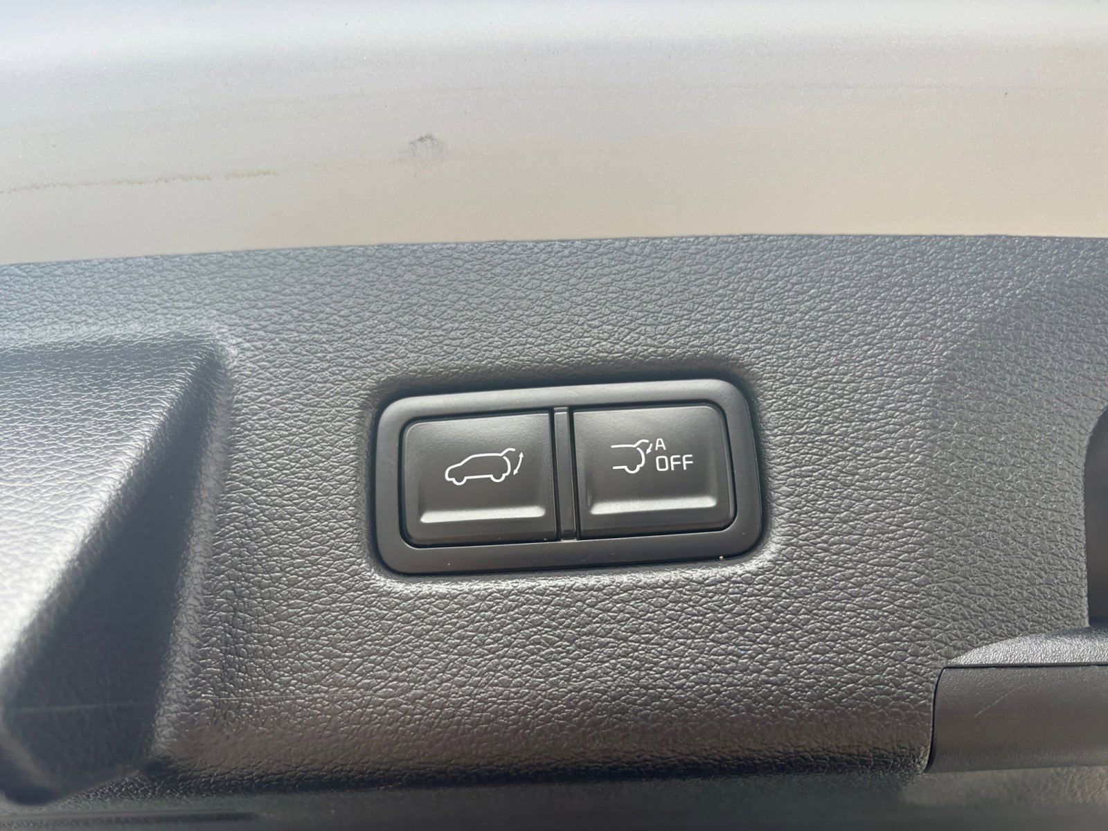 Vehicle image 34 of 48