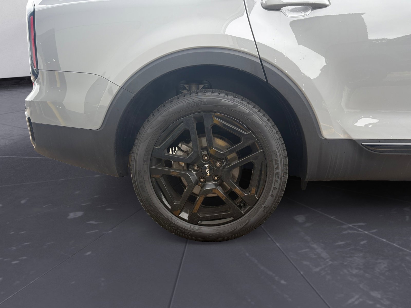 Vehicle image 8 of 48
