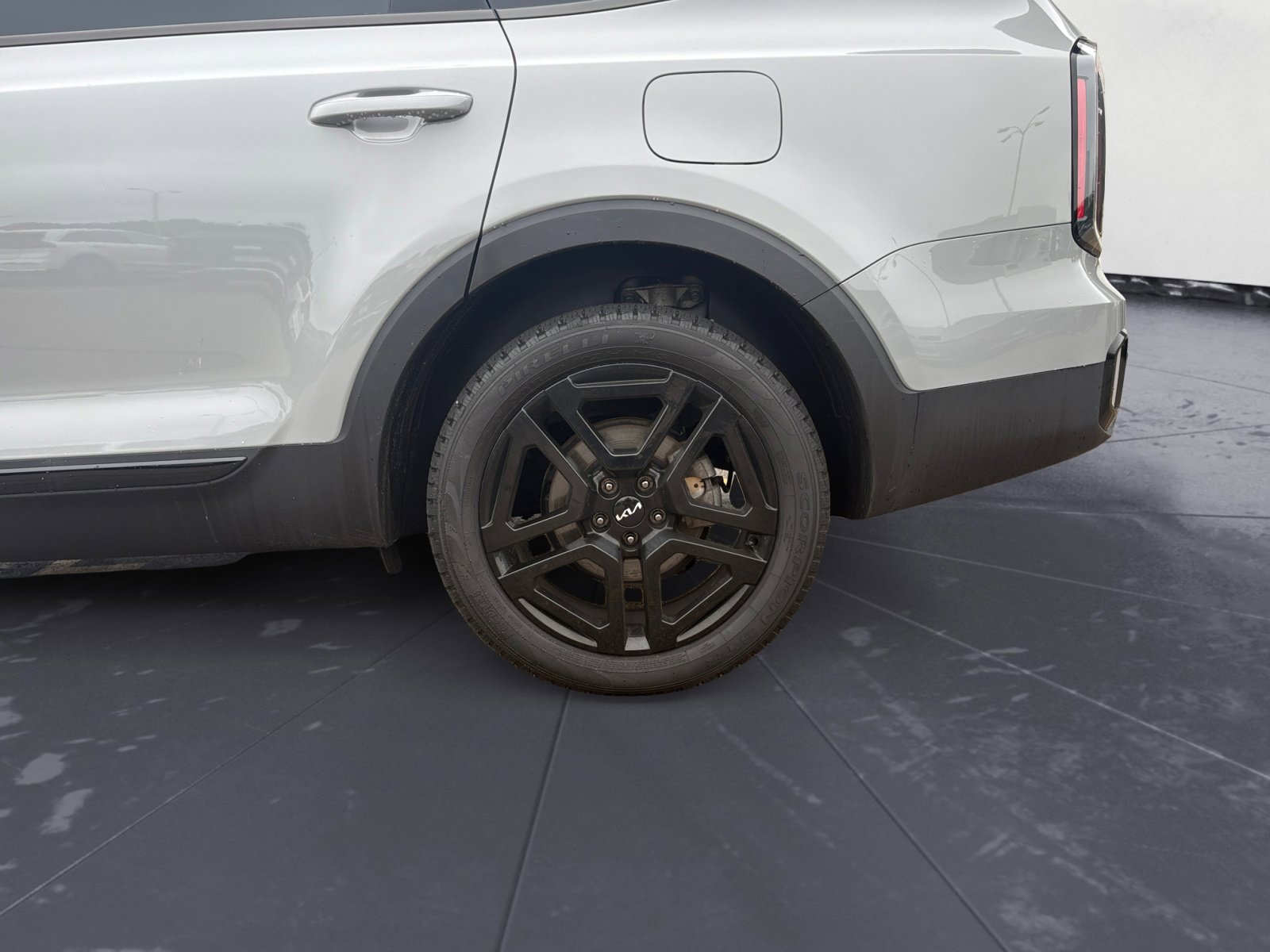Vehicle image 10 of 48