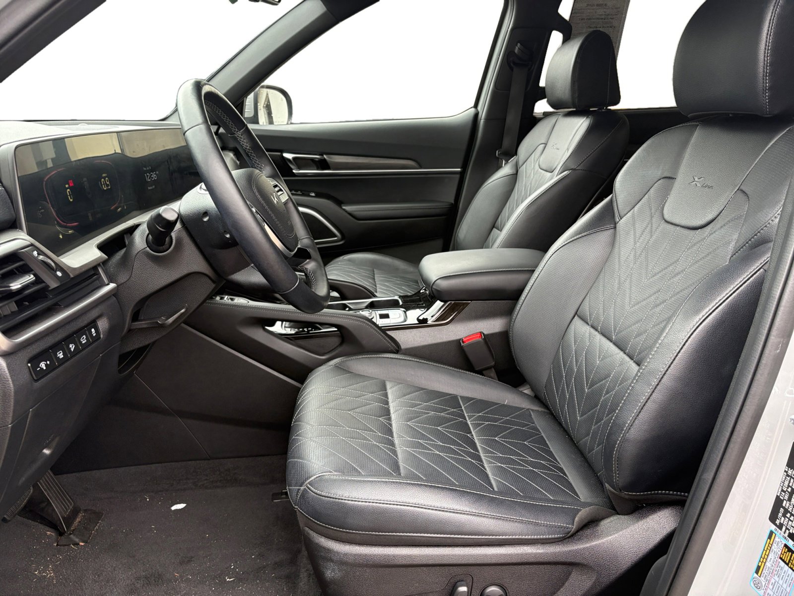 Vehicle image 15 of 48