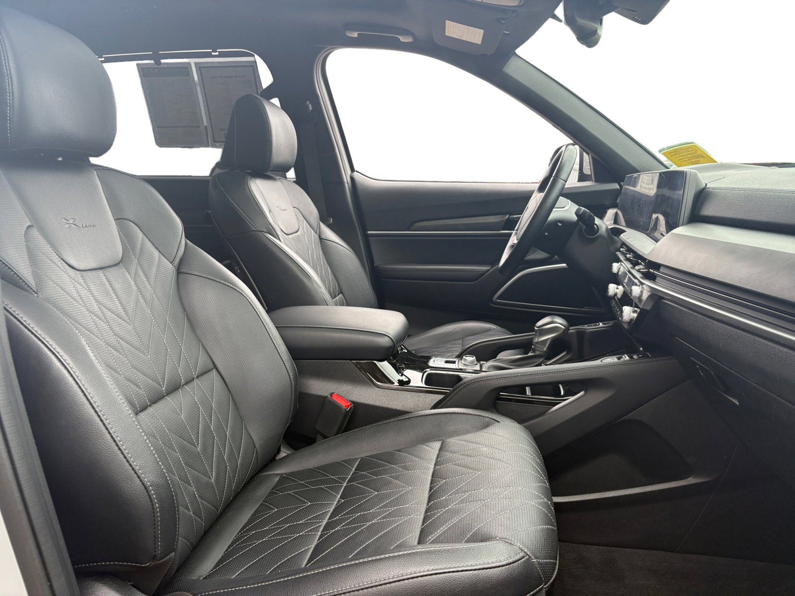 Vehicle image 16 of 48