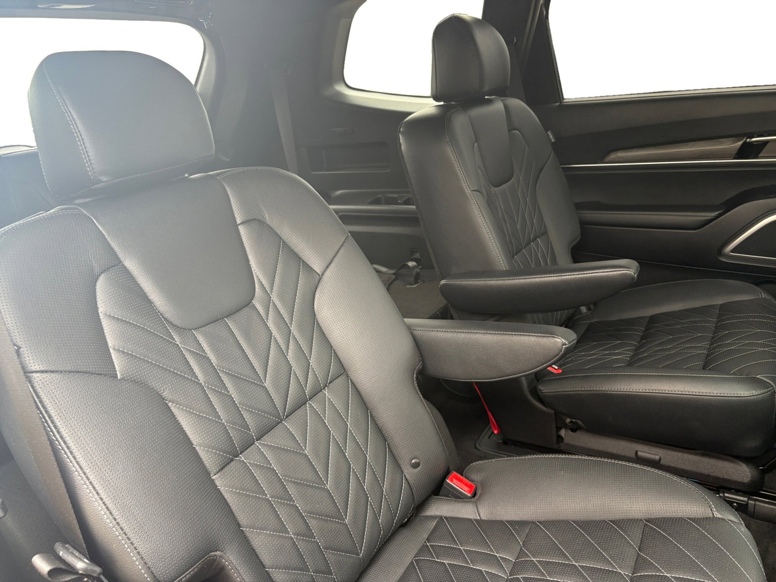 Vehicle image 14 of 48