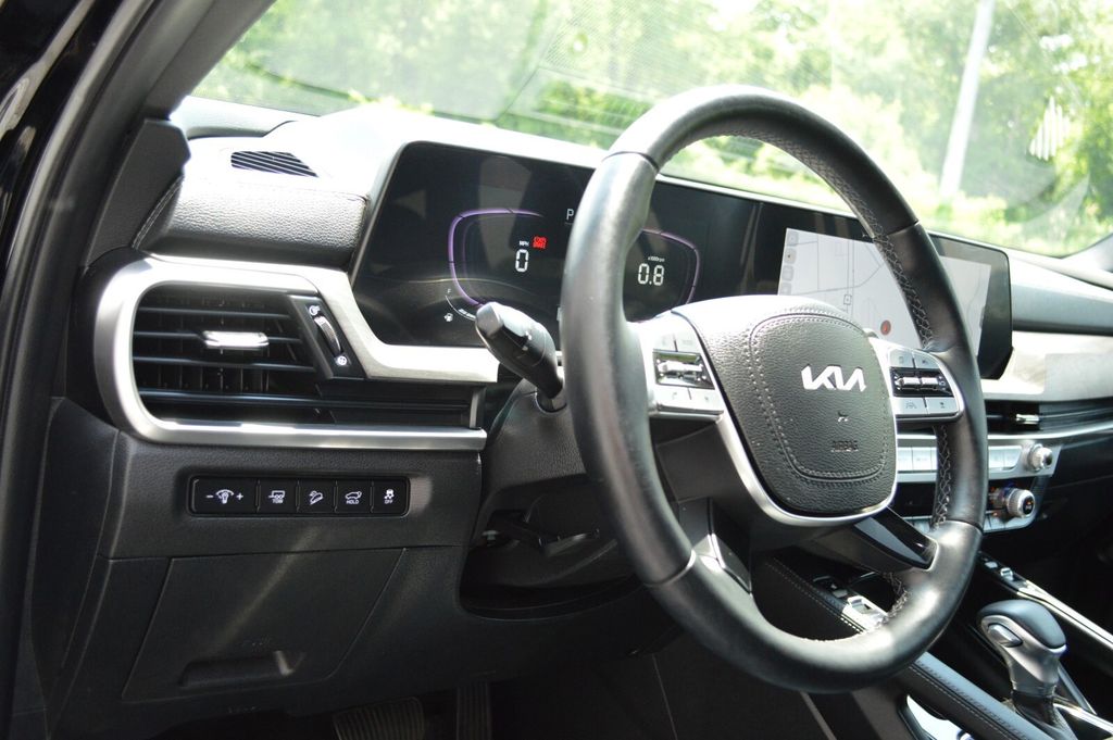 Vehicle image 33 of 51