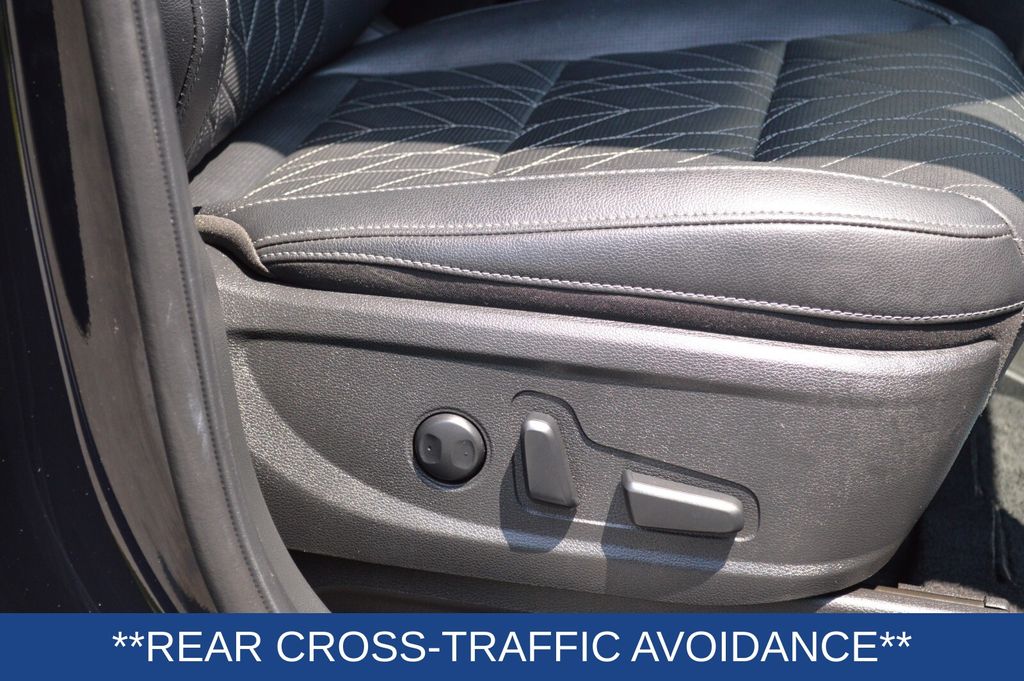 Vehicle image 19 of 51
