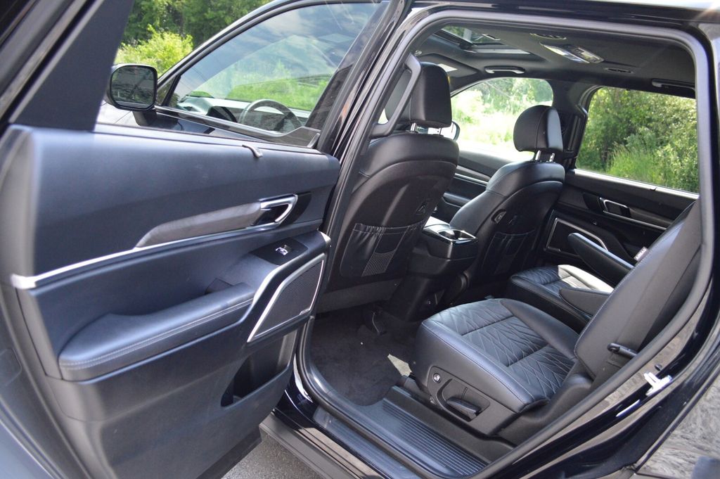 Vehicle image 28 of 51