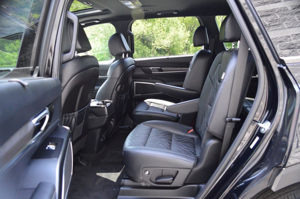 Vehicle image 27 of 51