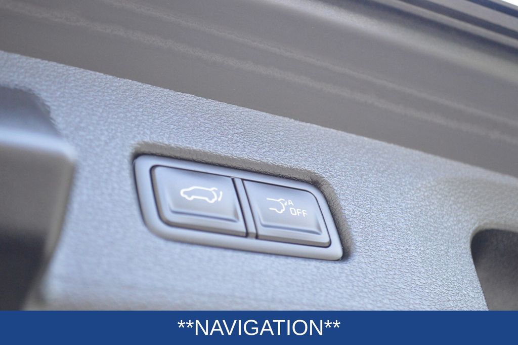 Vehicle image 14 of 51