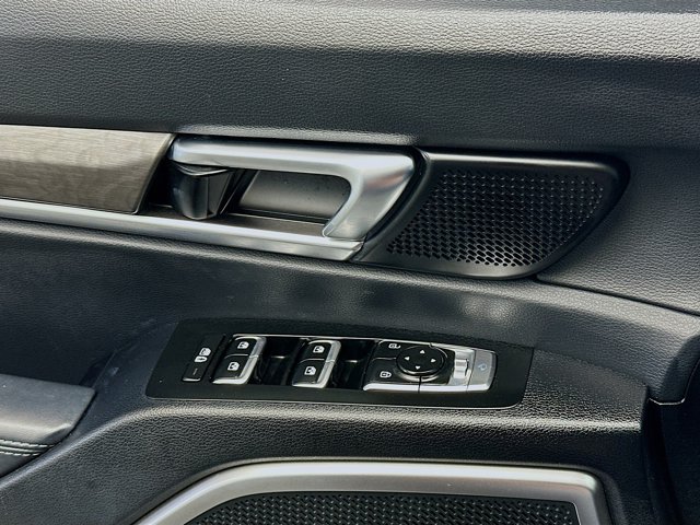 Vehicle image 14 of 20