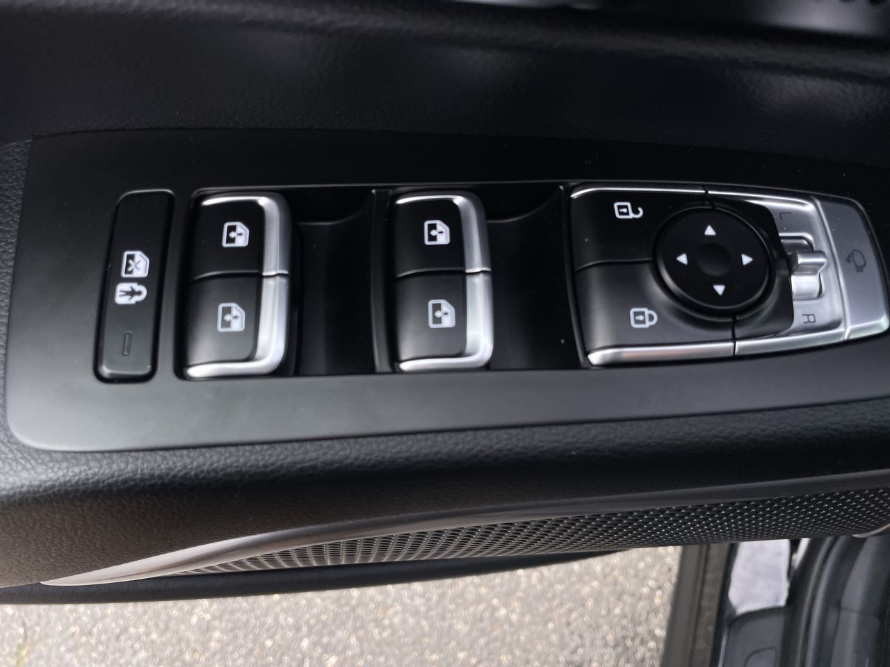 Vehicle image 19 of 23