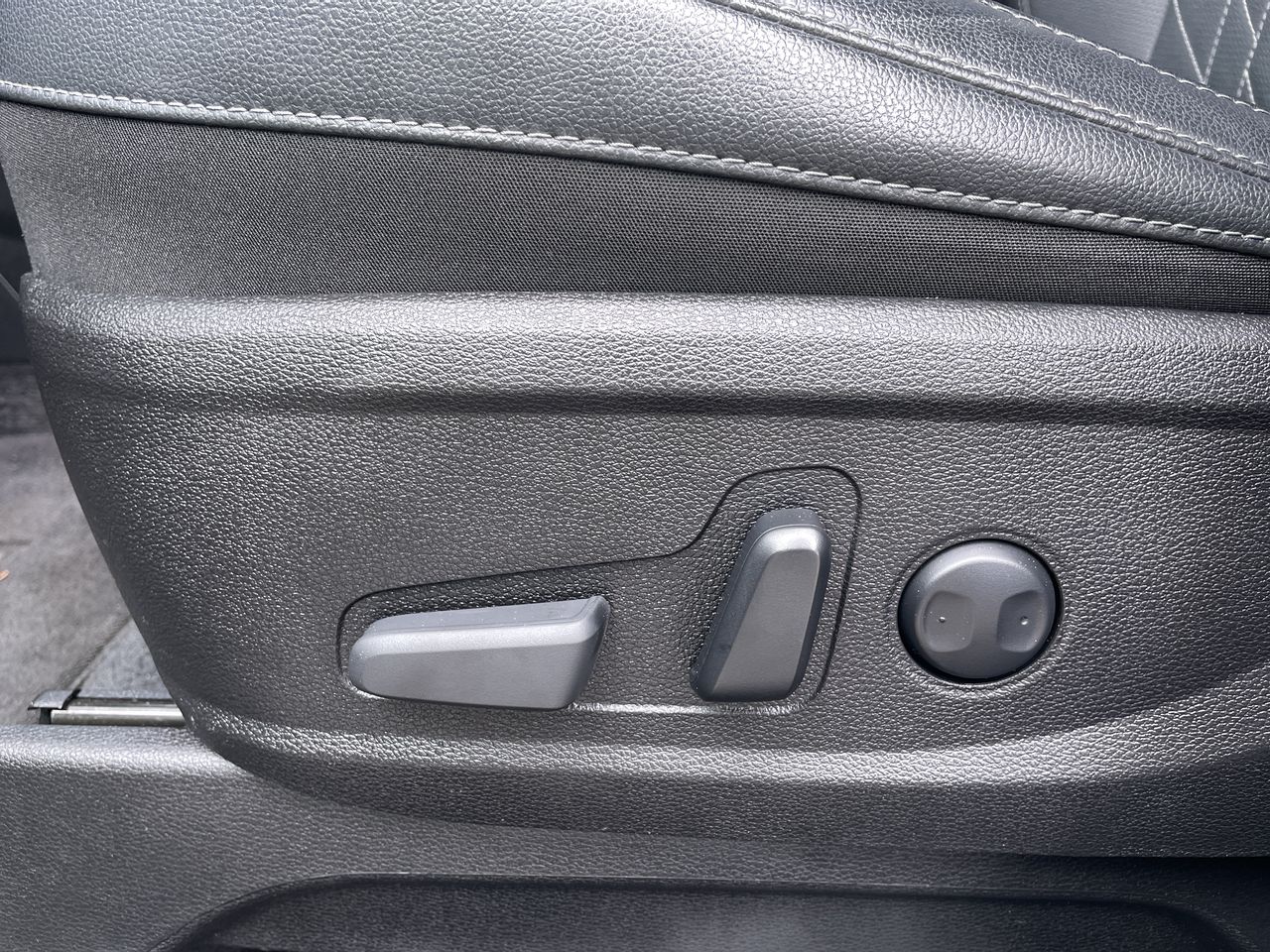 Vehicle image 21 of 23