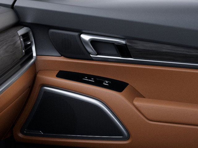 Vehicle image 25 of 27
