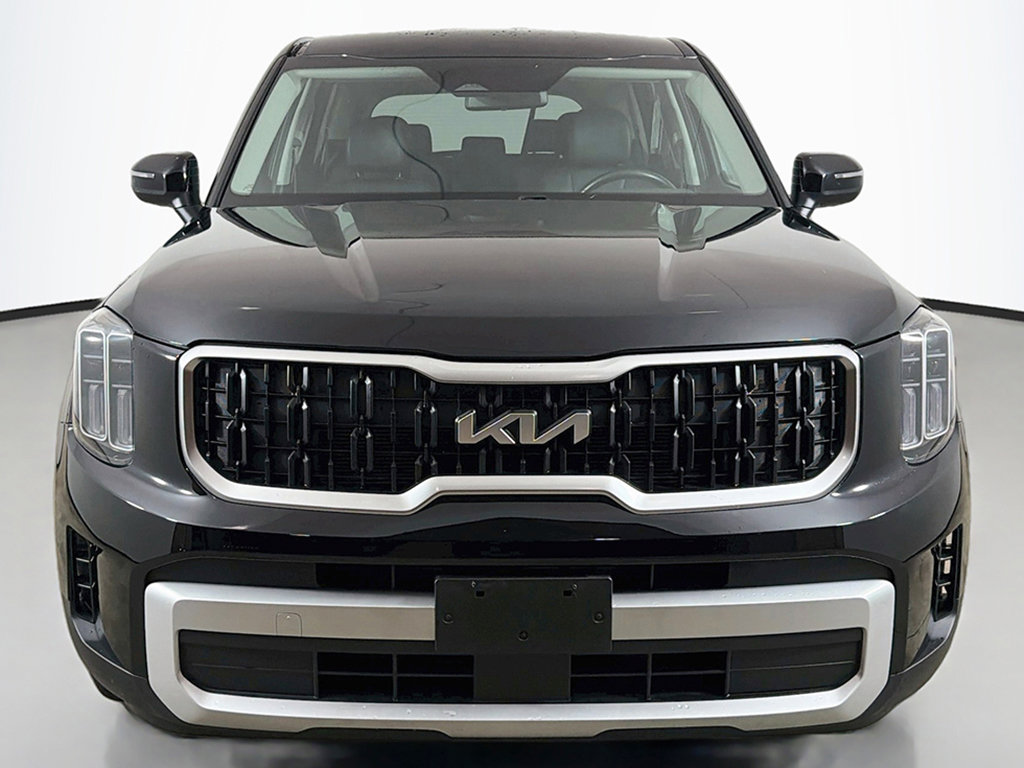 2024 Kia Telluride LX Image 2 of 40