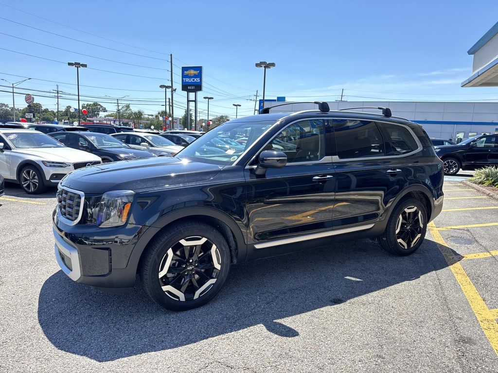 2024 Kia Telluride S Image 2 of 28